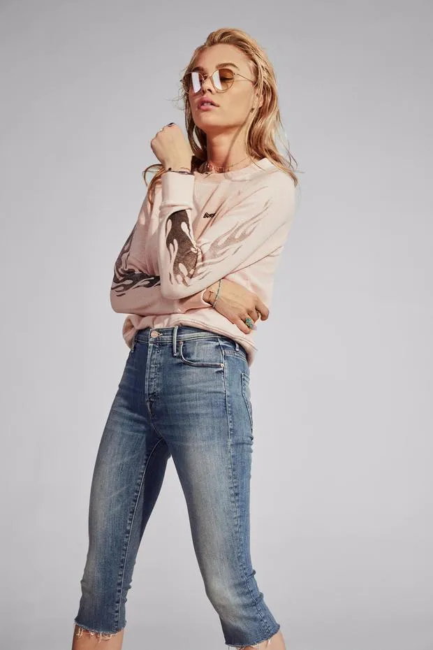 MOTHER - The Stunner Knicker Fray Denim Crops