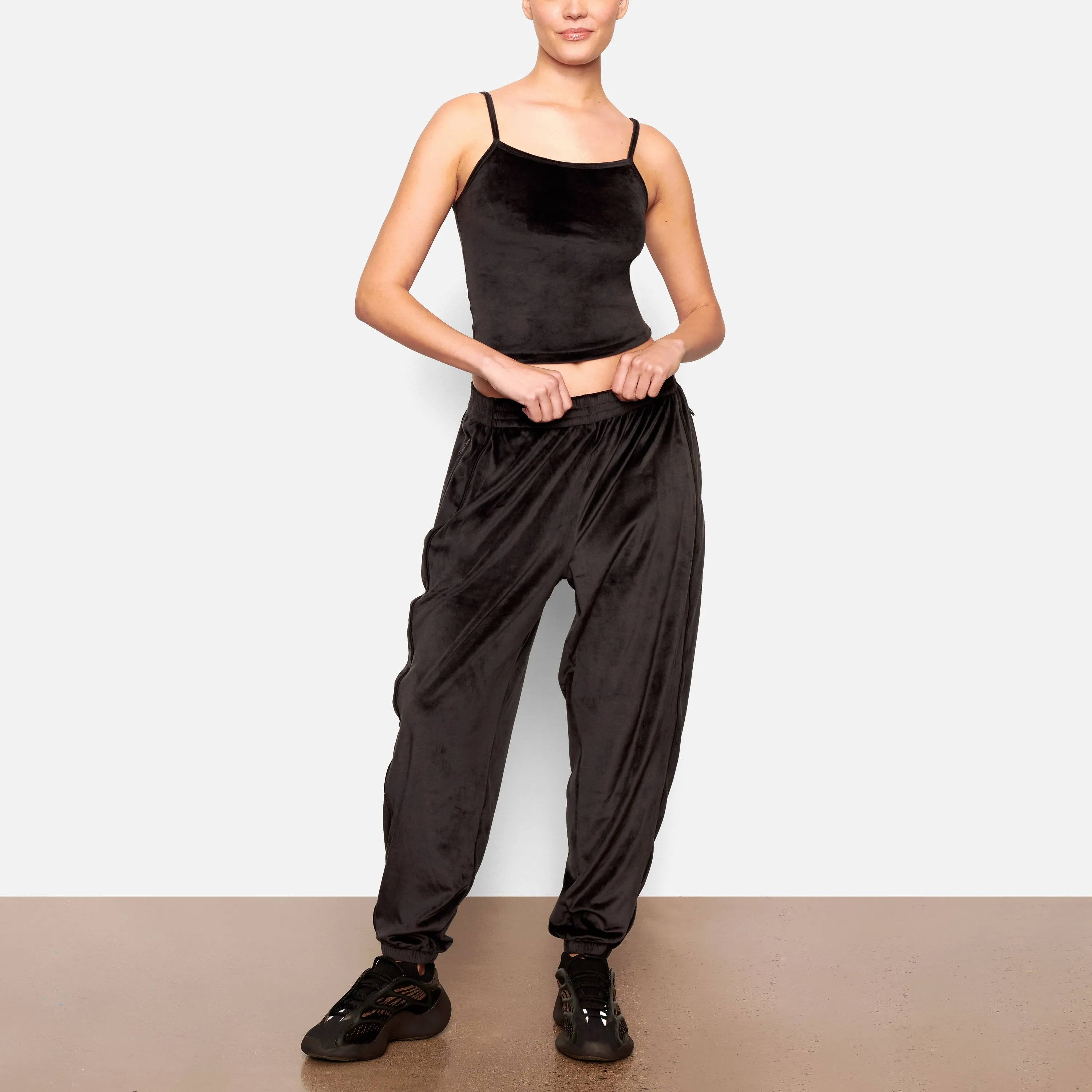 VELOUR OVERSIZED JOGGER | SOOT